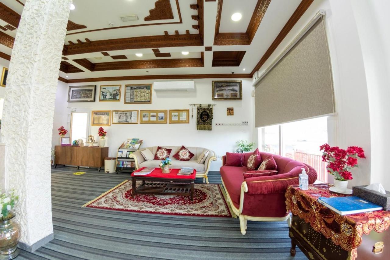 Sur Bandar Al Ayjah Hotel Apartments Exteriér fotografie