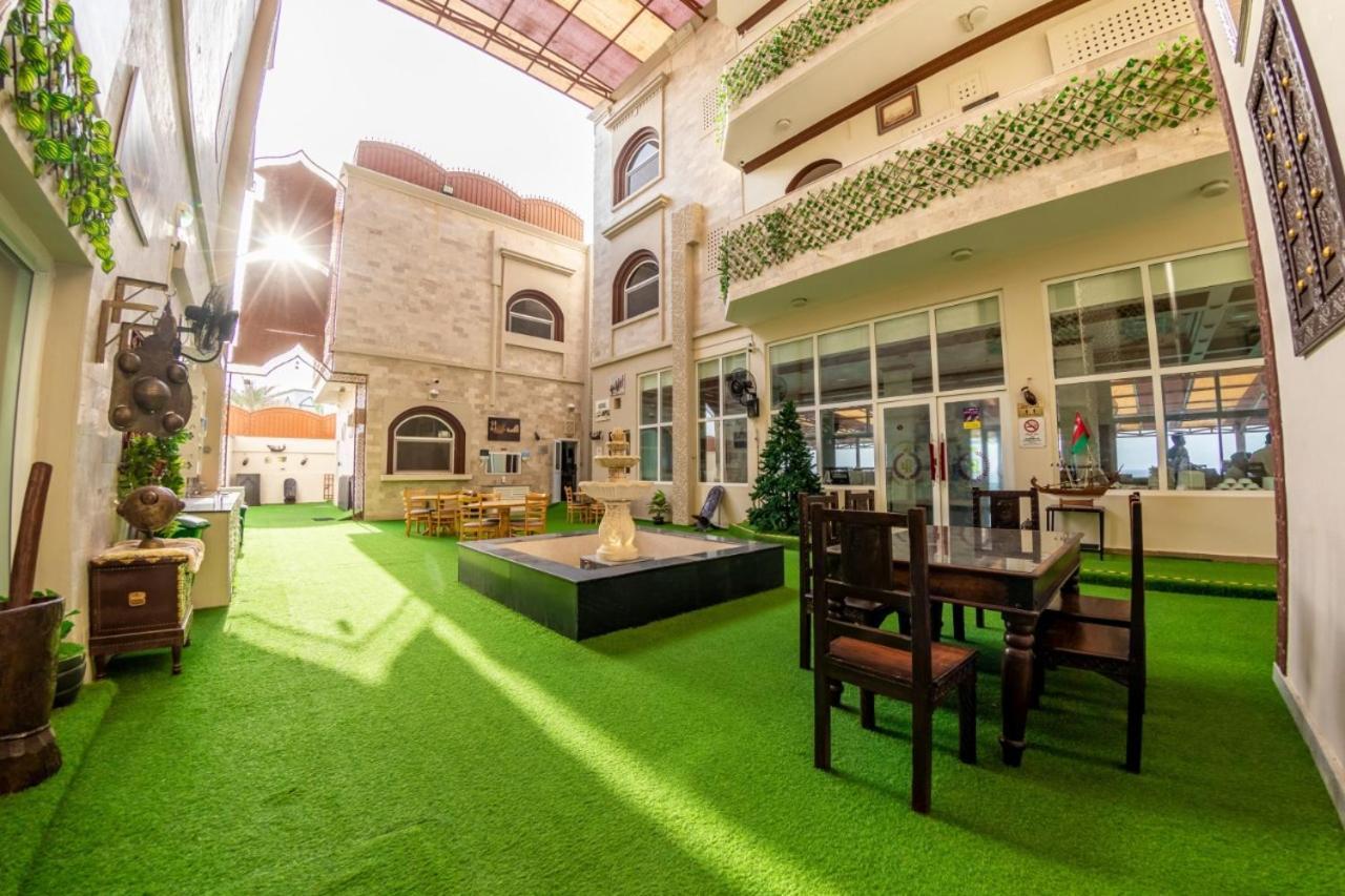 Sur Bandar Al Ayjah Hotel Apartments Exteriér fotografie