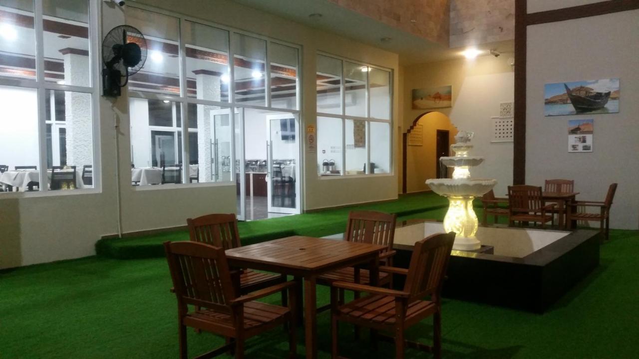Sur Bandar Al Ayjah Hotel Apartments Exteriér fotografie