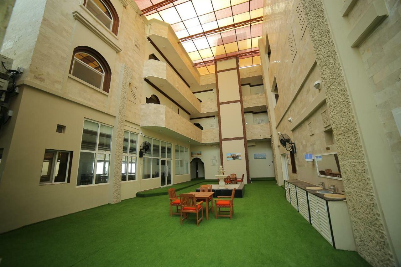 Sur Bandar Al Ayjah Hotel Apartments Exteriér fotografie